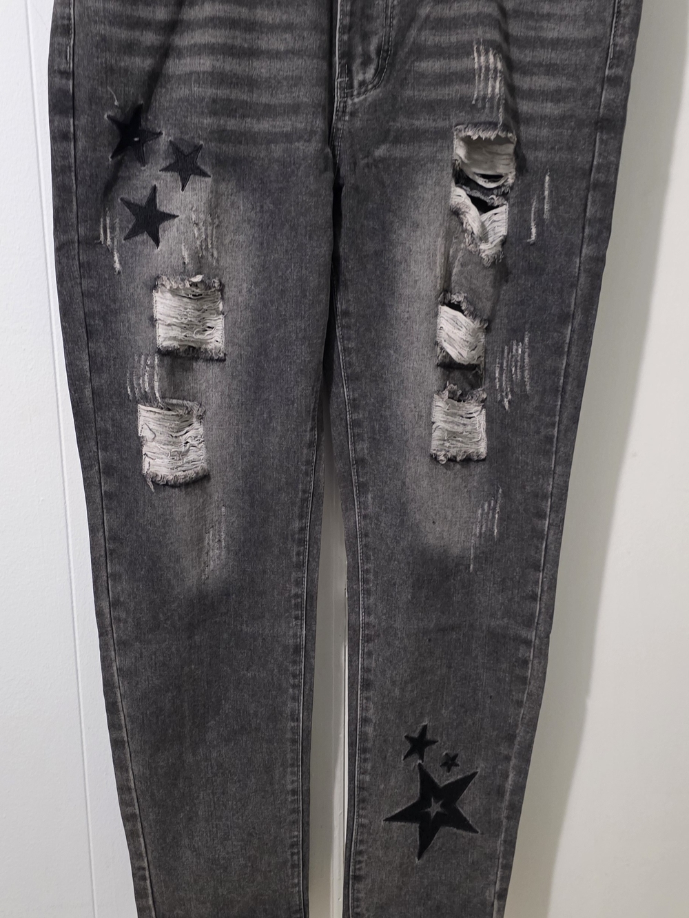 Women’s Distressed Grey Star-Print Jeans